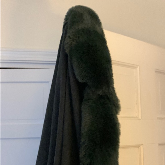 Luxurious Green Fur-Trimmed Coat.  Brand new - Picture 1 of 6